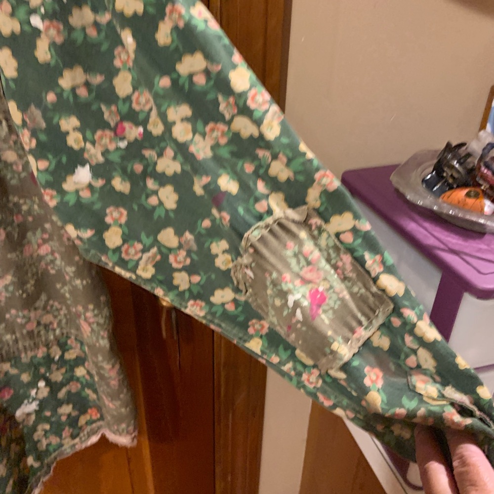 Magnolia Pearl Green Floral Shirt with Pink Trim - Picture 7 of 9